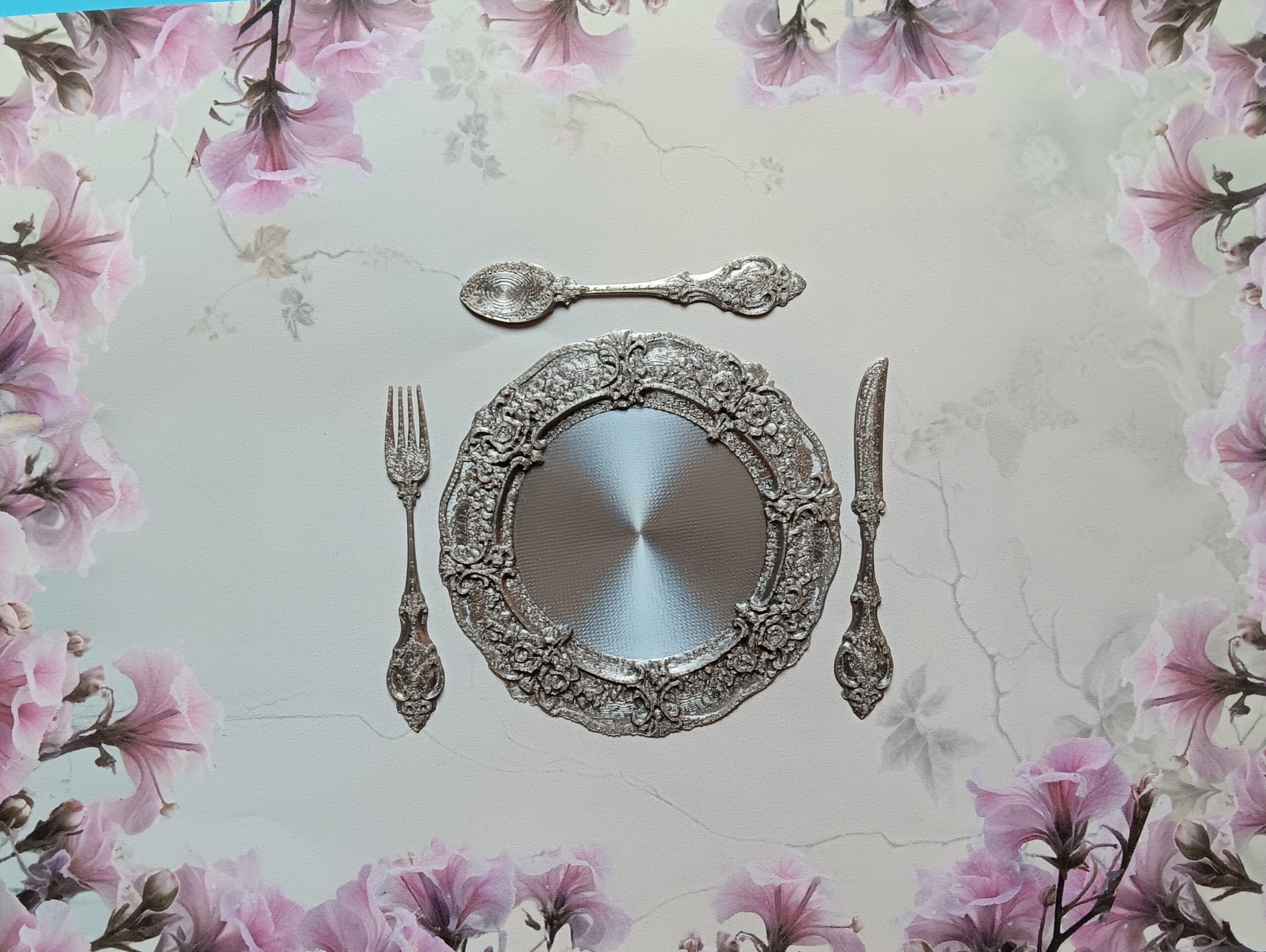 Tuotekuva lautanen ja aterimet Mirabiliasta